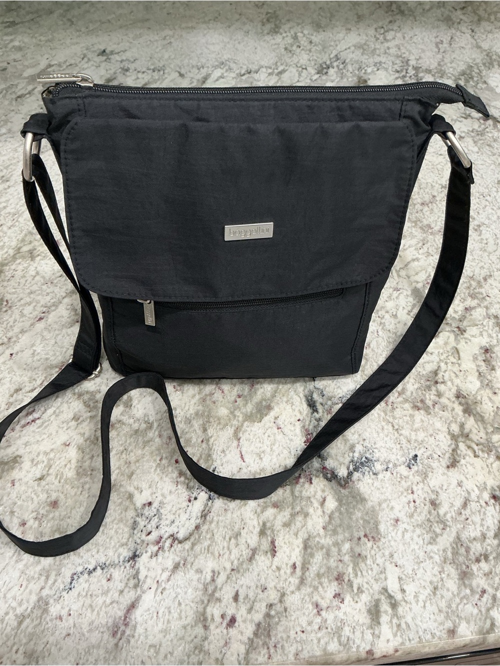 Baggallini Black Crossbody Bag - Picture 2 of 12